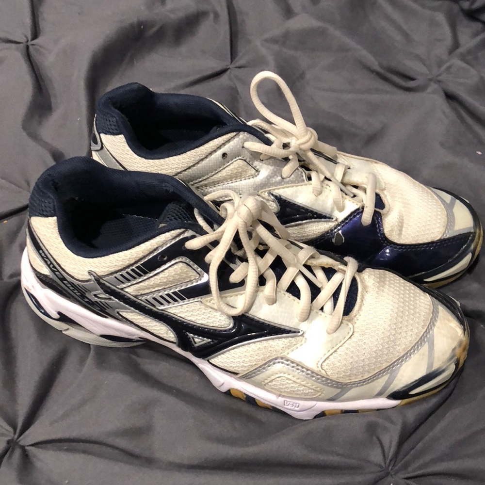Mixing indoor volleyball shoes
